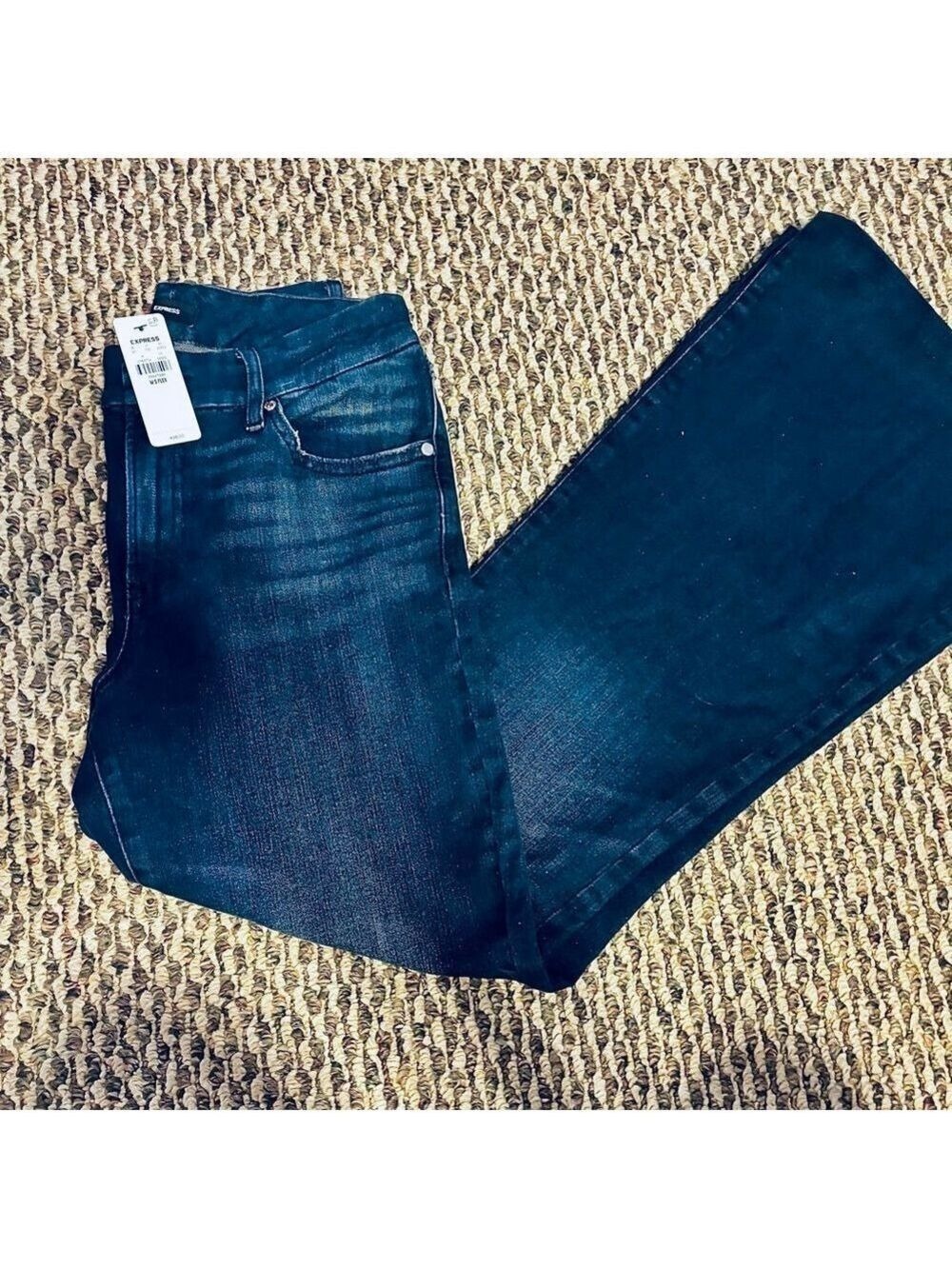 EXPRESS Mid Rise Dark Wash
Blue 70’s Flare Jeans Flex Medium Short 6/8/10 NWT - Picture 5 of 15